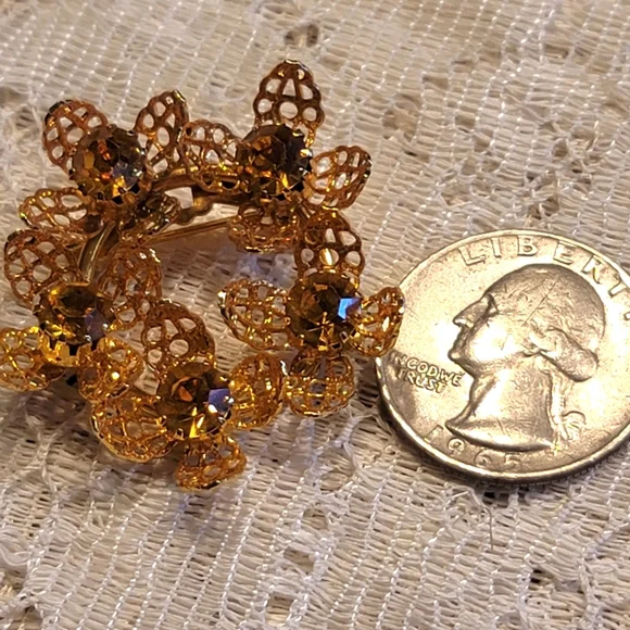 Vintage '50s-'60s Gold Plated Filigree Amber Rhinestone Brooch - Picture 3 of 9